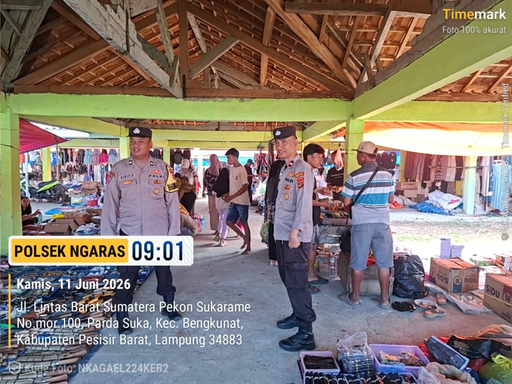 Patroli rutin bhabinkamtibmas polsek ngaras ajak masyarakat jaga kamtibmas 