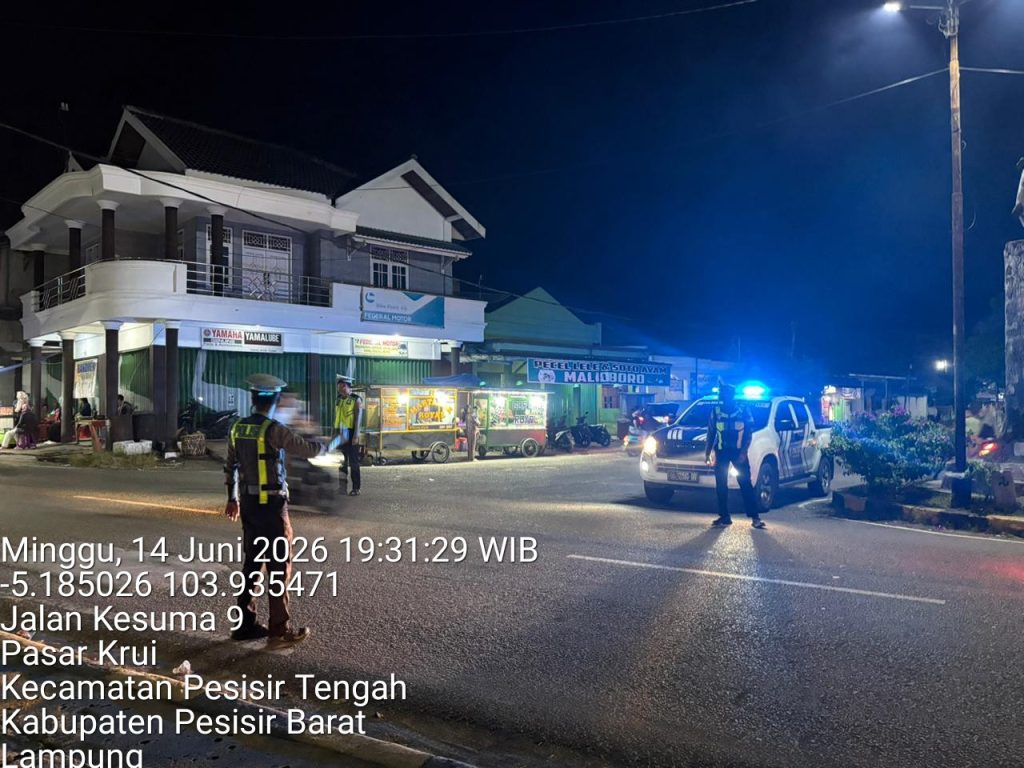 TEKAN ANGKA KECELAKAAN LALU LINTAS, SAT LANTAS POLRES PESISIR BARAT GELAR PATROLI BLUE LIGHT