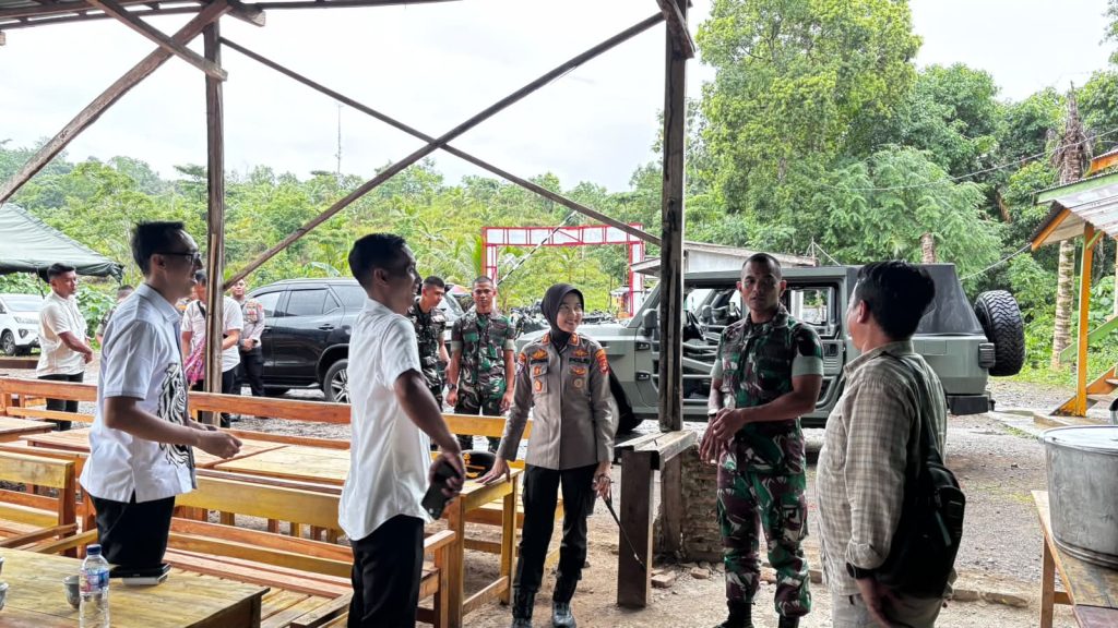 KAPOLRES PESISIR BARAT MELAKSANAKAN KUNJUNGAN KE YONIF TP 944/RAJA SAIBATIN CAKTI, PERKUAT SINERGI TNI-POLRI JAGA KAMTIBMAS