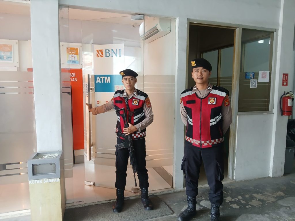 Unit Pam Obvit Polres Pesisir Barat Laksanakan Pengamanan Kantor Bank BNI Krui