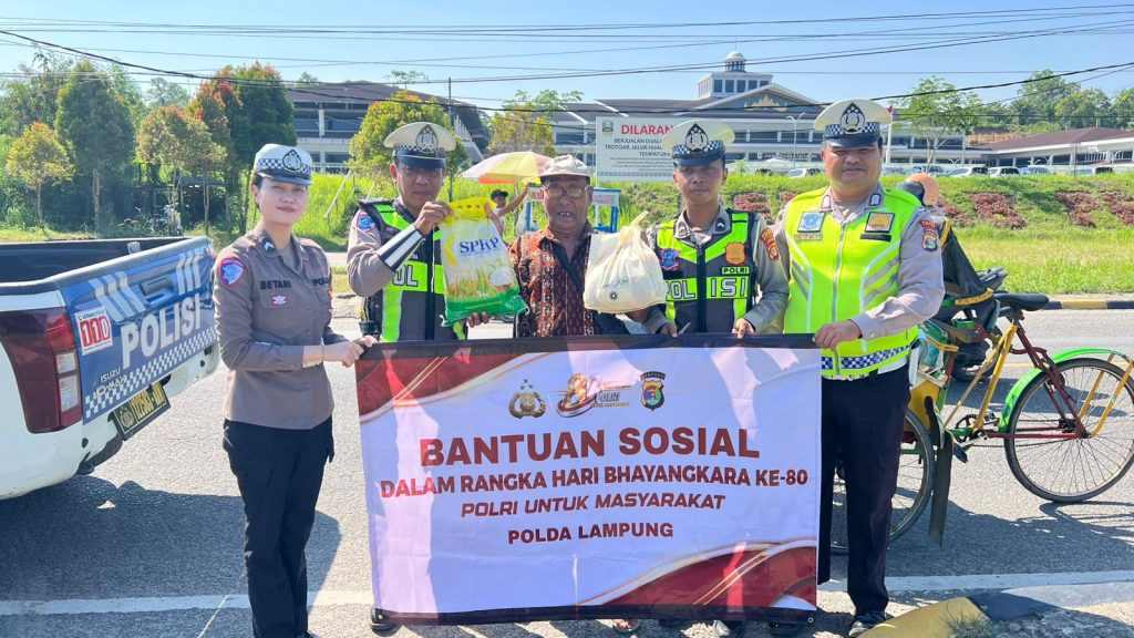 SATLANTAS POLRES PESISIR BARAT GELAR BAKSOS BAGIKAN SEMBAKO PERINGATI HUT BHAYANGKARA KE-80