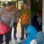Hari Bhayangkara ke 80, Kapolres Salurkan Bansos Kepada Warga Lansia di Sriwijaya