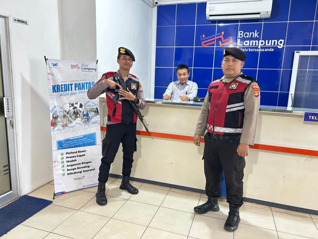 Cegah tindakan kejahatan, Sat samapta polres pesisir barat laksanakan pengamanan di kantor bank BNI krui