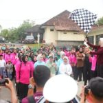 Bupati Ayu Asalasiyah Lepas Peserta Jalan Sehat Hari Bhayangkara Ke-80