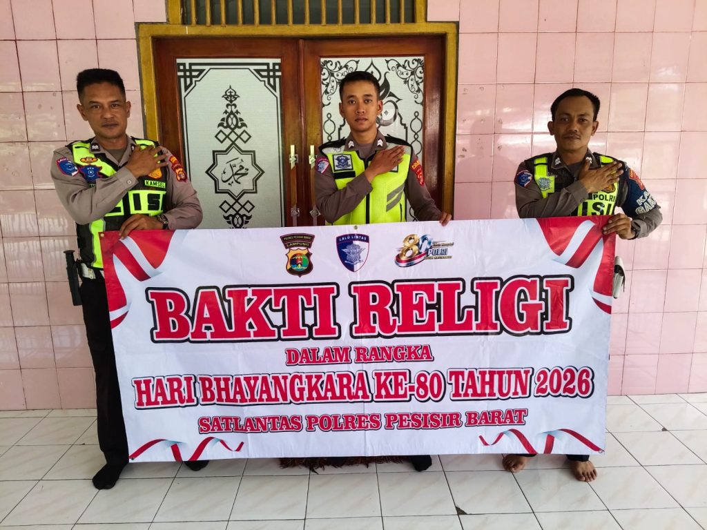 Sambut Hari Bhayangkara ke-80, Satlantas Polres Pesisir Barat Gelar Bakti Sosial di Masjid Hidayatul Mutaqodimin