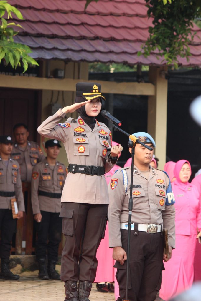 KAPOLRES PESISIR BARAT PIMPIN UPACARA KENAIKAN PANGKAT 20 PERSONEL PERIODE 1 JULI 2026