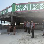 ANTISIPASI KECELAKAAN LAUT DI HARI LIBUR, POLRES PESISIR BARAT GELAR PATROLI KRYD DI PANTAI LABUHAN JUKUNG