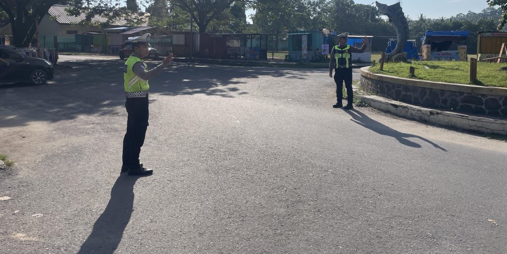 Sat Lantas Polres Pesisir Barat Gelar Pengamanan Rawan Siang di Simpang Labuhan Jukung