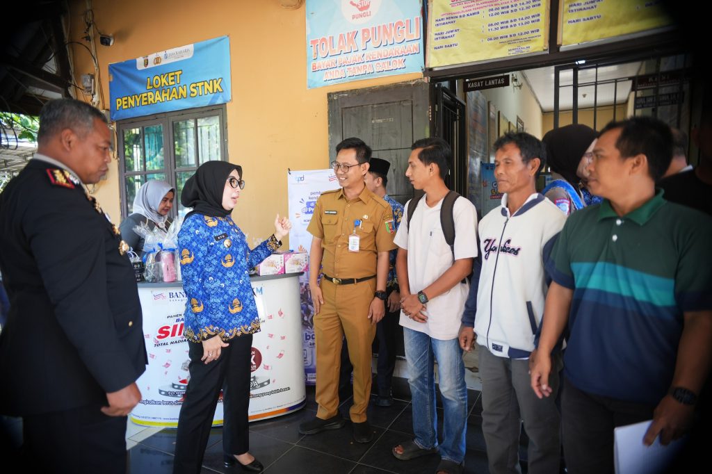 Bupati Ayu Asalasiyah Tinjau Kantor Samsat Way Kanan, Pastikan Pelayanan Optimal