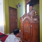 Bhabinkamtibmas Sampaikan Pesan Kamtibmas Melalui Khotbah Jumat di Ponpes Nur Islami Al Mujaddid