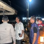 RUMAH DAN WARUNG SEMBAKO DI PEKON FAJAR BULAN TERBAKAR, POLRES PESISIR BARAT LAKUKAN OLAH TKP