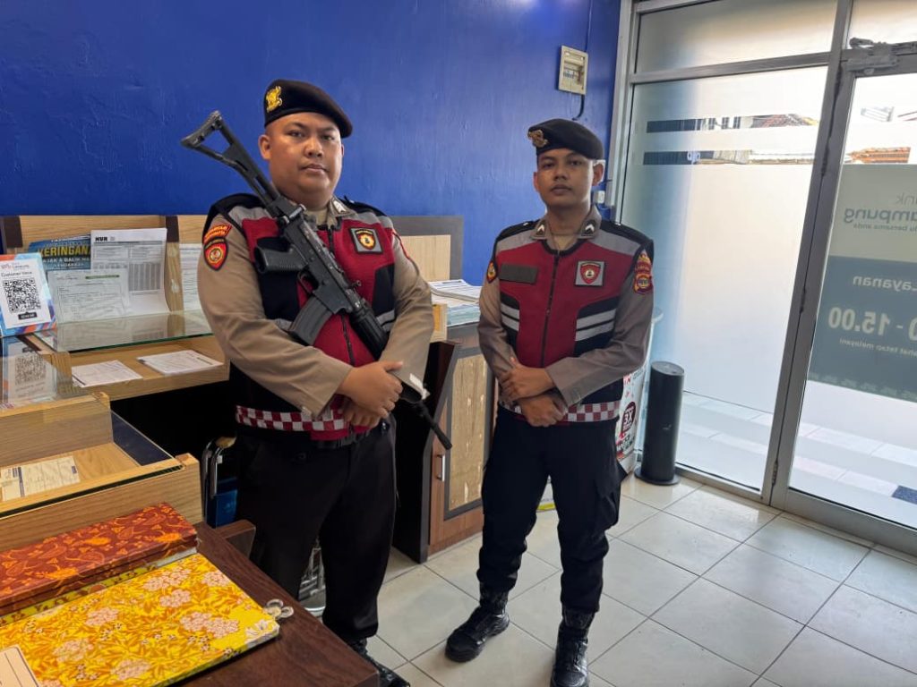 Unit Pam Obvit Polres Pesisir Barat Gelar Pengamanan di Bank Lampung KCP Krui