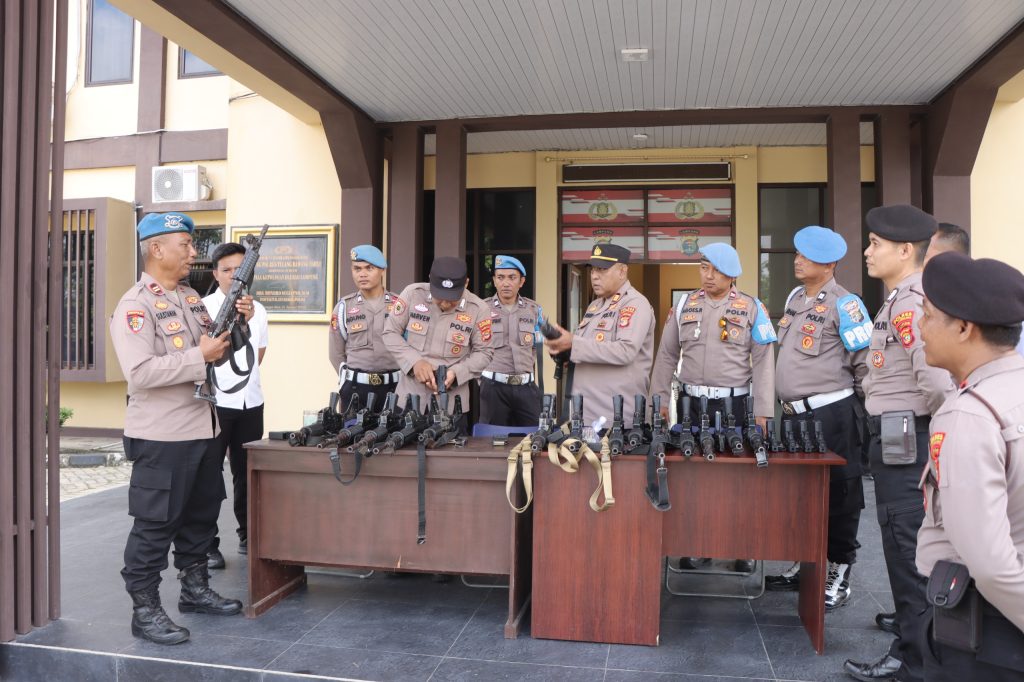 Sipropam Polres Tulang Bawang Barat Laksanakan Pemeriksaan Berkala Senpi Dinas Milik Personel Polres dan Polsek