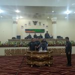 Bupati dan Wakil Bupati Tulang Bawang Menghadiri Rapat Paripurna di DPRD.