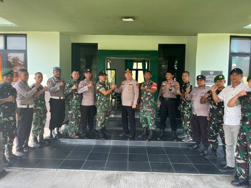 PERKUAT SINERGITAS, POLSEK PESISIR TENGAH POLRES PESISIR BARAT SILATURAHMI KE KORAMIL 422-03