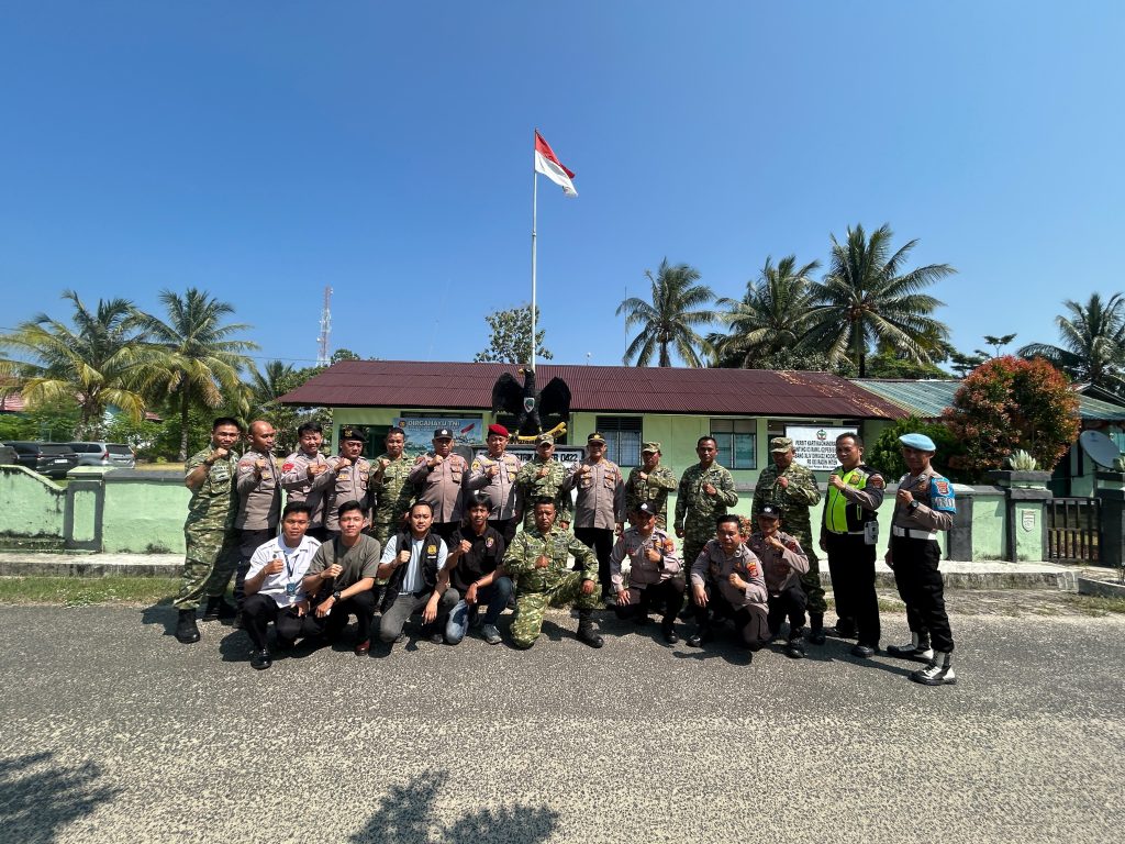 SILATURAHMI TNI-POLRI, POLSEK PESISIR SELATAN DAN POLSEK NGARAS PERKUAT SOLIDARITAS DAN SINERGITAS DI KORAMIL 0422