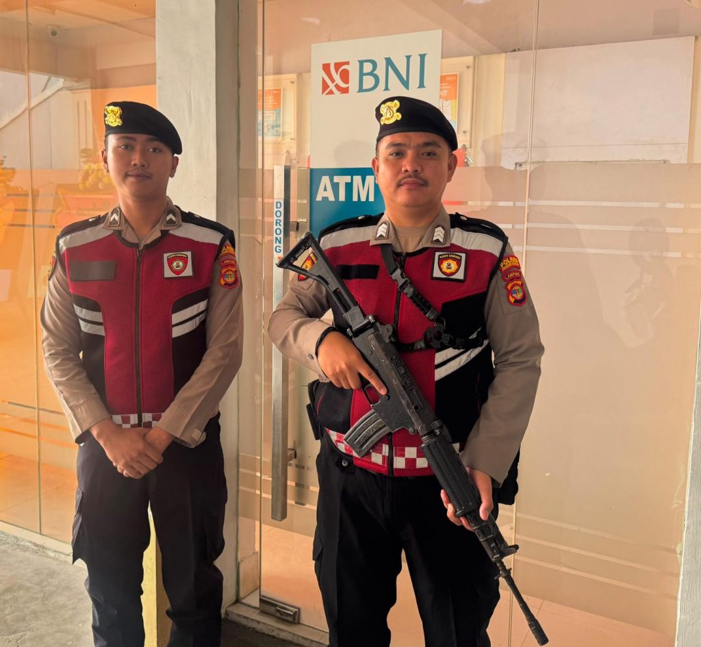 Unit Pam Obvit Polres Pesisir Barat Laksanakan Pengamanan Kantor Bank BNI Krui