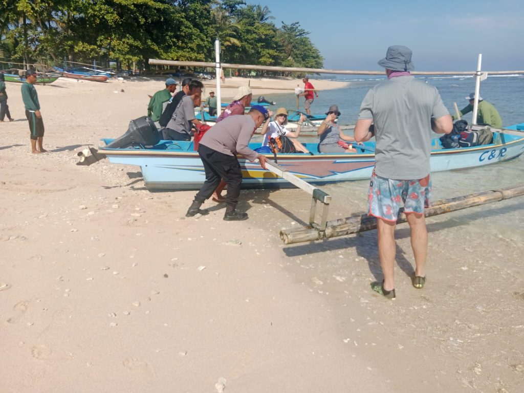 Sat Polairud Polres Pesisir Barat Tingkatkan Himbauan Keselamatan bagi Nelayan dan Pengemudi Kapal Taxi di Labuhan Jukung