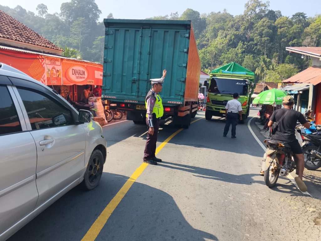 Polsek Pesisir Utara Gelar Pengamanan Aktivitas Masyarakat di Pasar Melsom