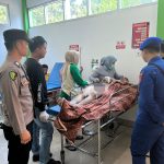 GABUNGAN PERSONEL POLRES PESISIR BARAT LAKUKAN PENANGANAN KORBAN TENGGELAM DI PANTAI WAY KARUWI