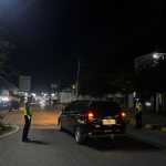 ANTISIPASI KEPADATAN ARUS LALIN DI MALAM LIBURAN, SATLANTAS POLRES PESISIR BARAT GELAR GATUR DAN PATROLI DIALOGIS