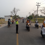 POLSEK PESISIR TENGAH LAKSANAKAN PAM RAWAN PAGI DAN PENGATURAN LALU LINTAS DI DEPAN KANTOR PEMKAB PESISIR BARAT