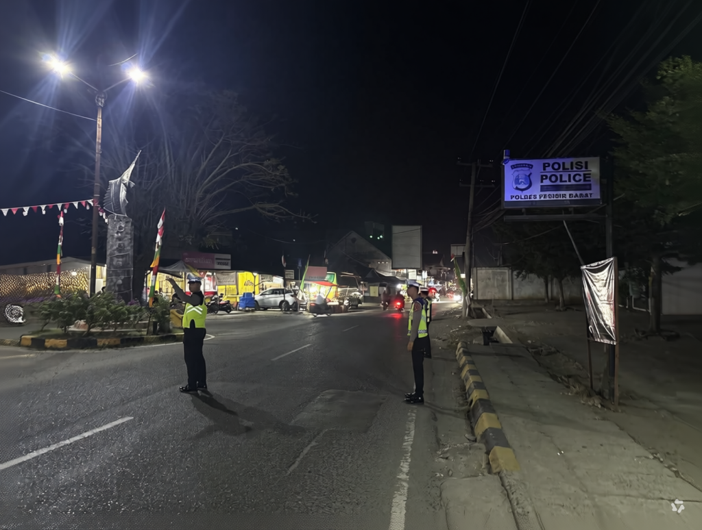 Satlantas Polres Pesisir Barat Laksanakan Patroli Blue Light di Simpang Tugu Tuhuk