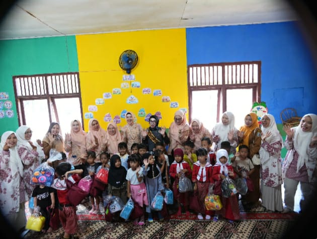 Bunda PAUD Way Kanan Kunjungi TK Mawar