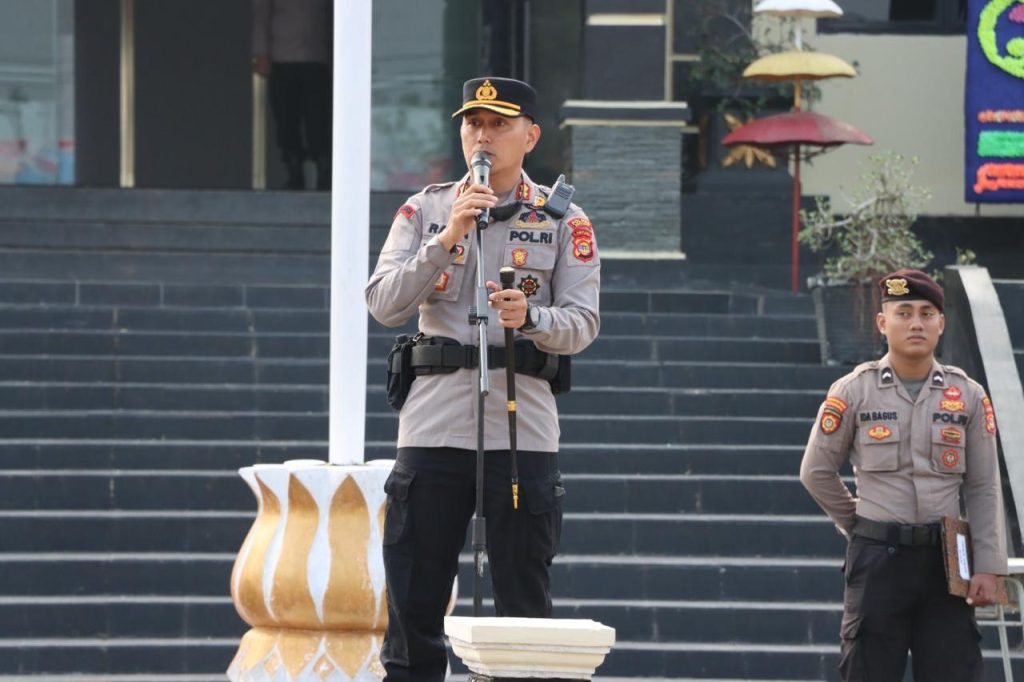 Apel Perdana: Kapolres Way Kanan Tekankan Soliditas, Disiplin, hingga Cek Randis dan Senpi Dinas