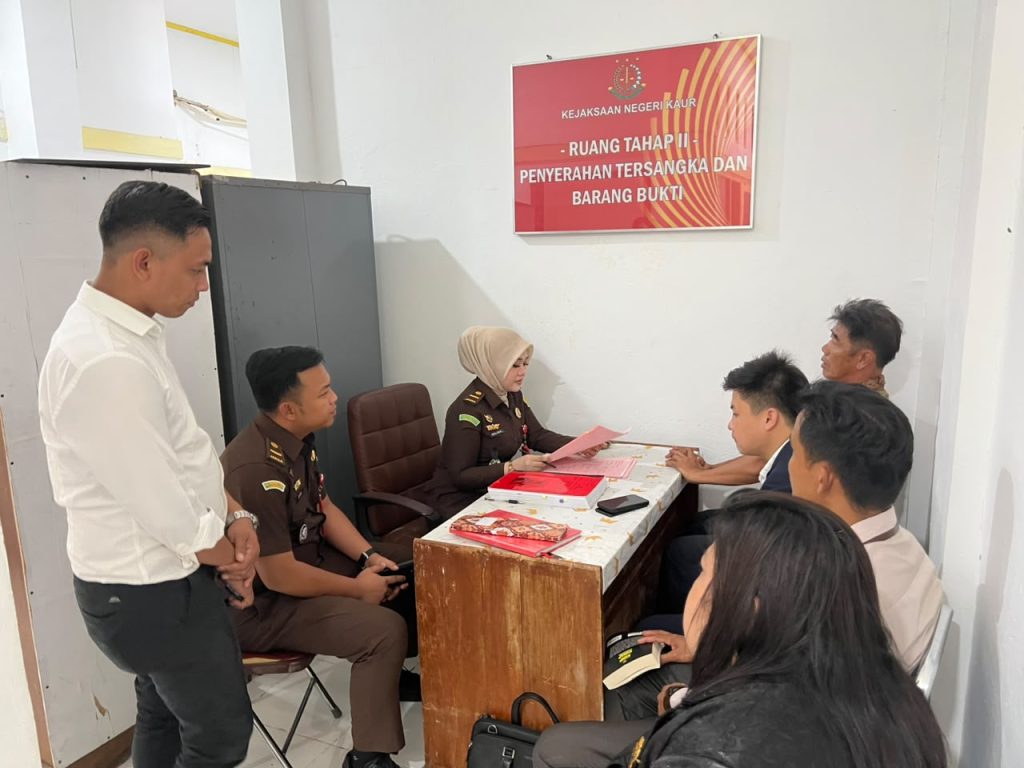 Polres Kaur Tuntaskan Tahap II Kasus Dugaan Perkosaan Anak, Tersangka Diserahkan ke Kejaksaan dan ditahan di Rutan Manna