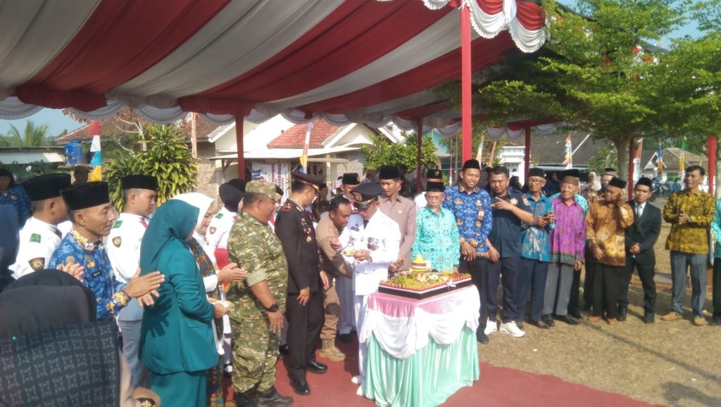 Camat Blambangan Umpu Pimpin Upacara Hut ke-81 RI