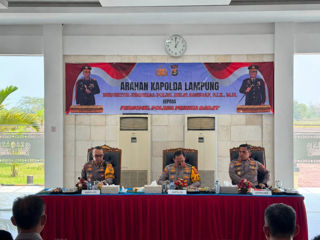 KUNJUNGAN KAPOLDA LAMPUNG: BERIKAN ARAHAN, SEMANGAT DAN PESAN MORIL BAGI JAJARAN POLRES PESISIR BARAT