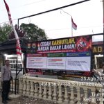 Polsek Baradatu Cegah Karhutla, Pasang Banner Himbauan Stop Karhutla di Sejumlah Kampung