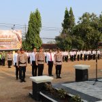 Apresiasi Dedikasi Anggota, Kapolres Way Kanan Serahkan Penghargaan Kepada Tiga Polsek Berprestasi