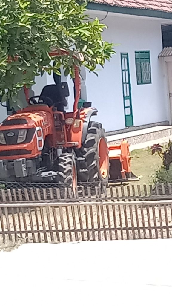 Ramai Diberitakan! Sukemi Ketua Poktan Utama 2 Sidomulyo Klarifikasi Bahwa Traktor Sudah Dikembalikan Sabtu Pagi Menjelang Tajemtra. DPC LAKI Desak Aparat Tinjau Siapa Yang Mengembalikan!