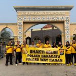 Jum’at Berkah, Polisi Bakti Sosial Bersihkan Masjid AT.Taqwa di Baradatu