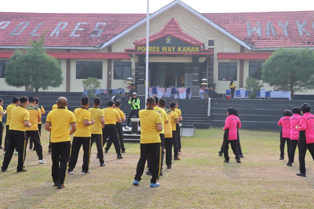 Jaga Kebugaran, Personel Polres Way Kanan bersama Bhayangkari Gelar Olahraga Senam Bersama