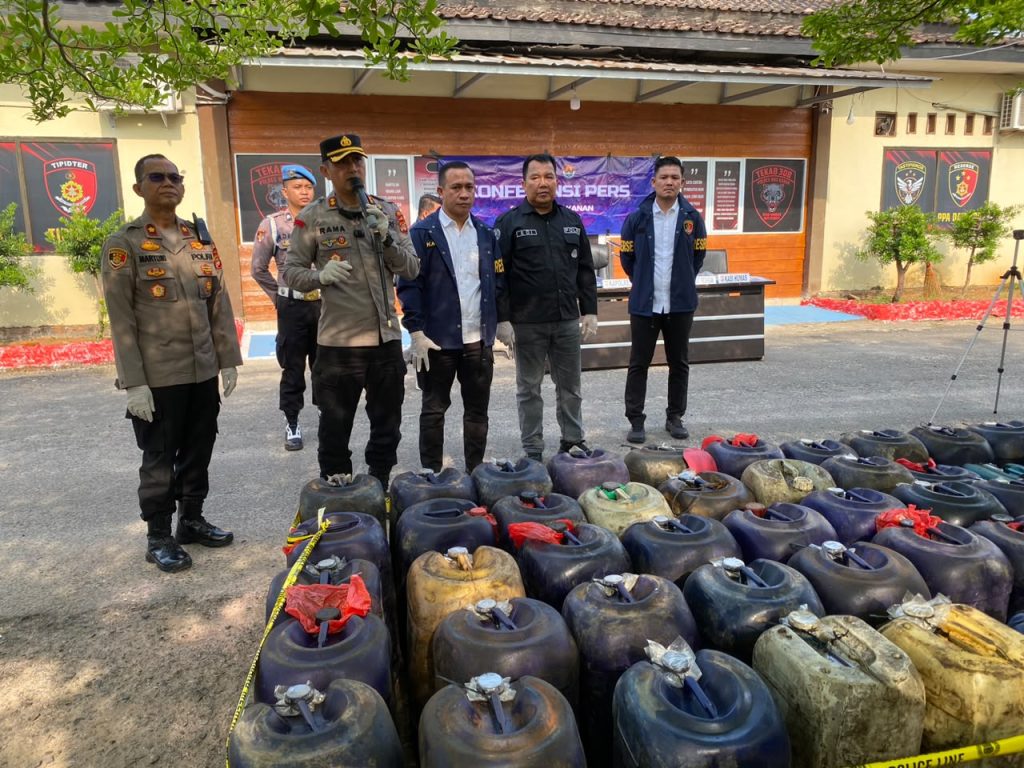 Konferensi Pers Polres Way Kanan Ungkap Kasus Tindak Pidana Curas Ranmor di 5 TKP dan Penyalahgunaan BBM yang Disubsidi Pemerintah