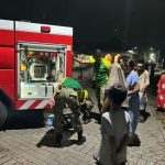 Hujan dan Mati Lampu Tak Jadi Penghalang, Yonif 509 BY/9/2 Kostrad Bersama DPAC Madas Sedarah Kaliwates Tetap Salurkan Air Bersih untuk Rakyat